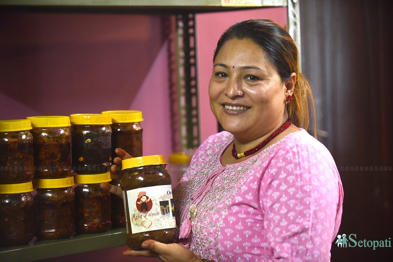 'माया र मसला' की सञ्चालक निशा अधिकारी। तस्बिरः निशा भण्डारी/सेतोपाटी